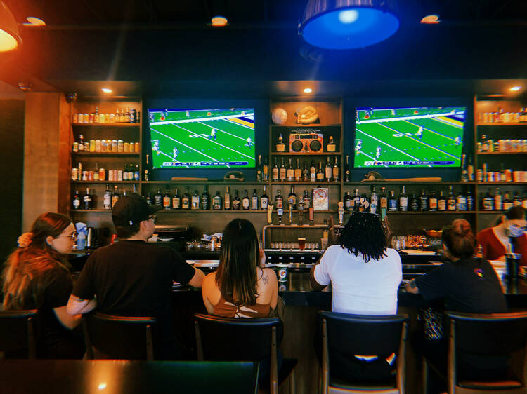 Sports bar in Los Angeles CA