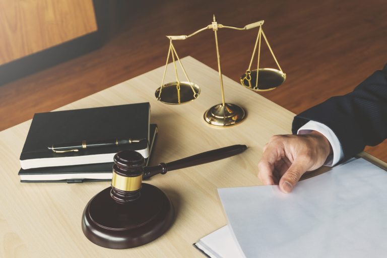 Top 6 Strategies for Hiring Commercial Litigation Lawyers