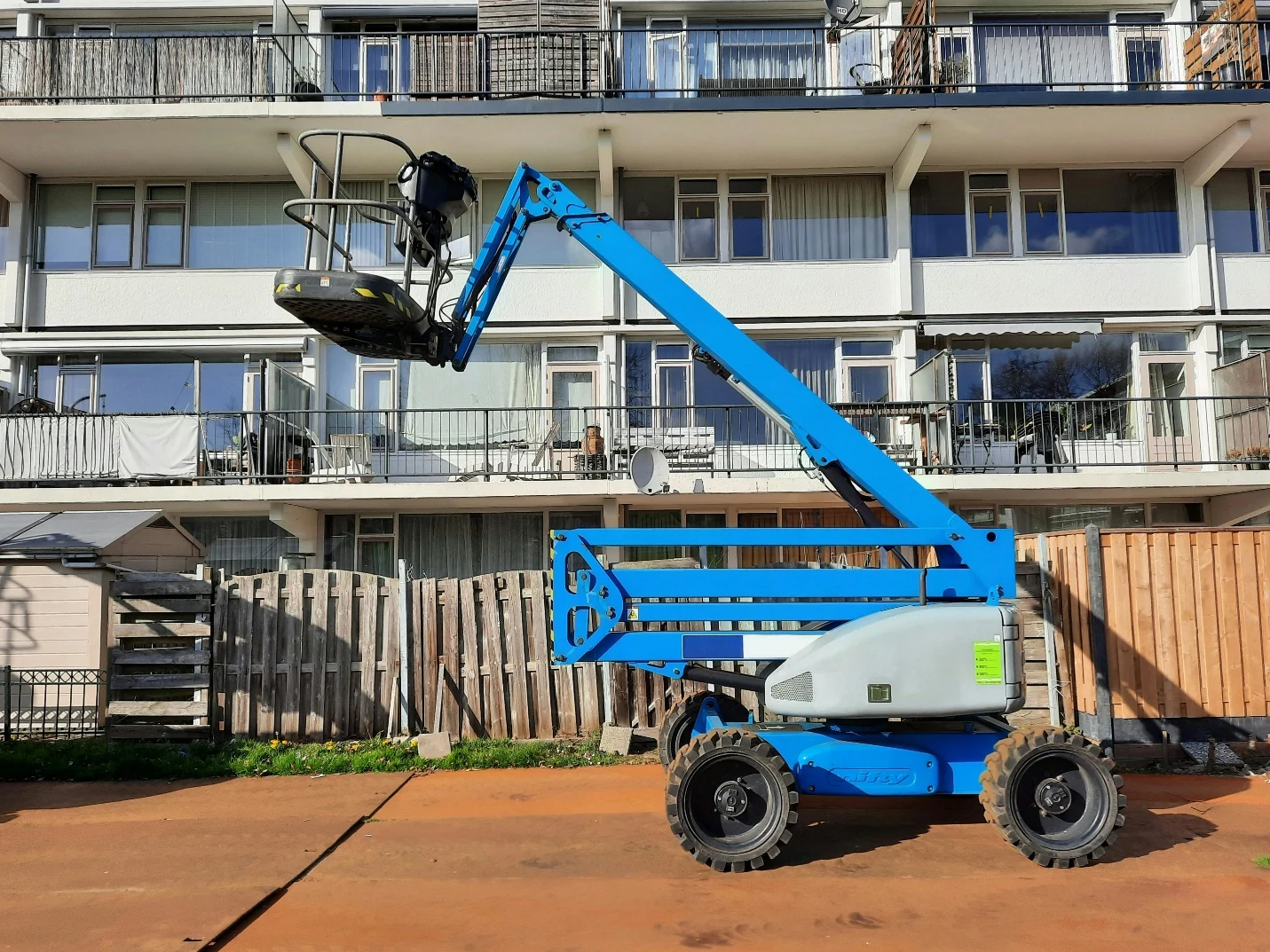 mast boom lifts manufacturer